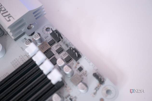 Gigabyte B650 Aorus Elite AX Ice fan headers