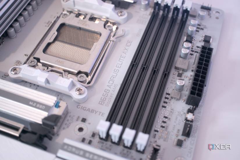 Gigabyte B650 Aorus Elite AX Ice RAM DIMM Slots