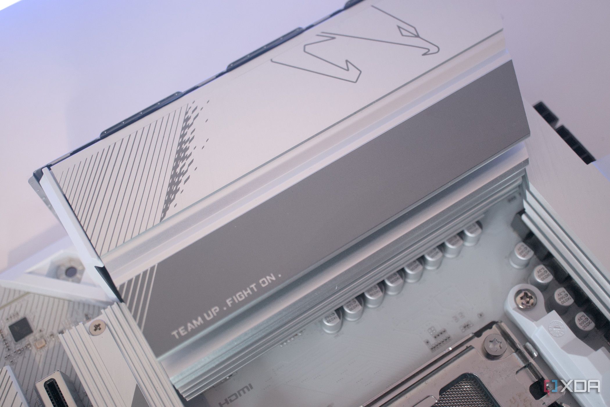 Gigabyte B650 Aorus Elite AX Ice rear I/O shroud