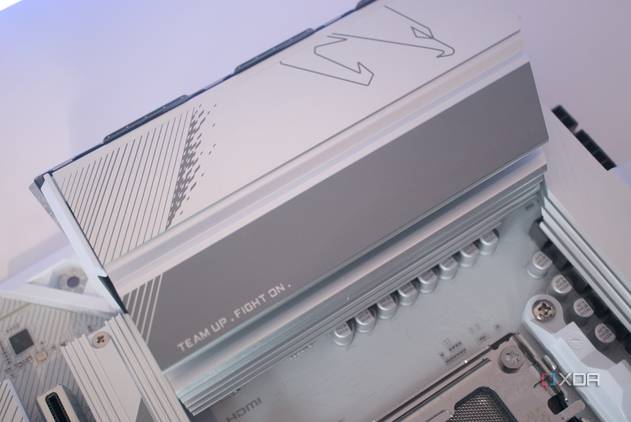 Gigabyte B650 Aorus Elite AX Ice rear I/O shroud