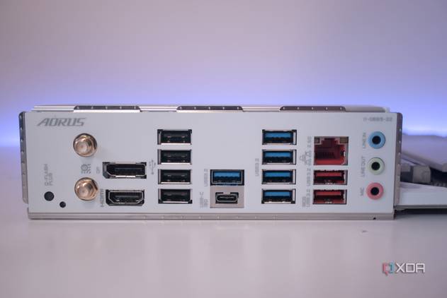 Gigabyte B650 Aorus Elite AX Ice rear I/O