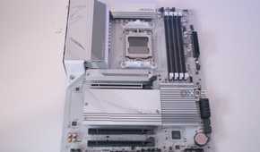 Top view of the Gigabyte B650 Aorus Elite AX Ice