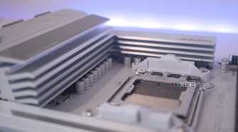 Gigabyte B650 Aorus Elite AX Ice VRM heatsinks