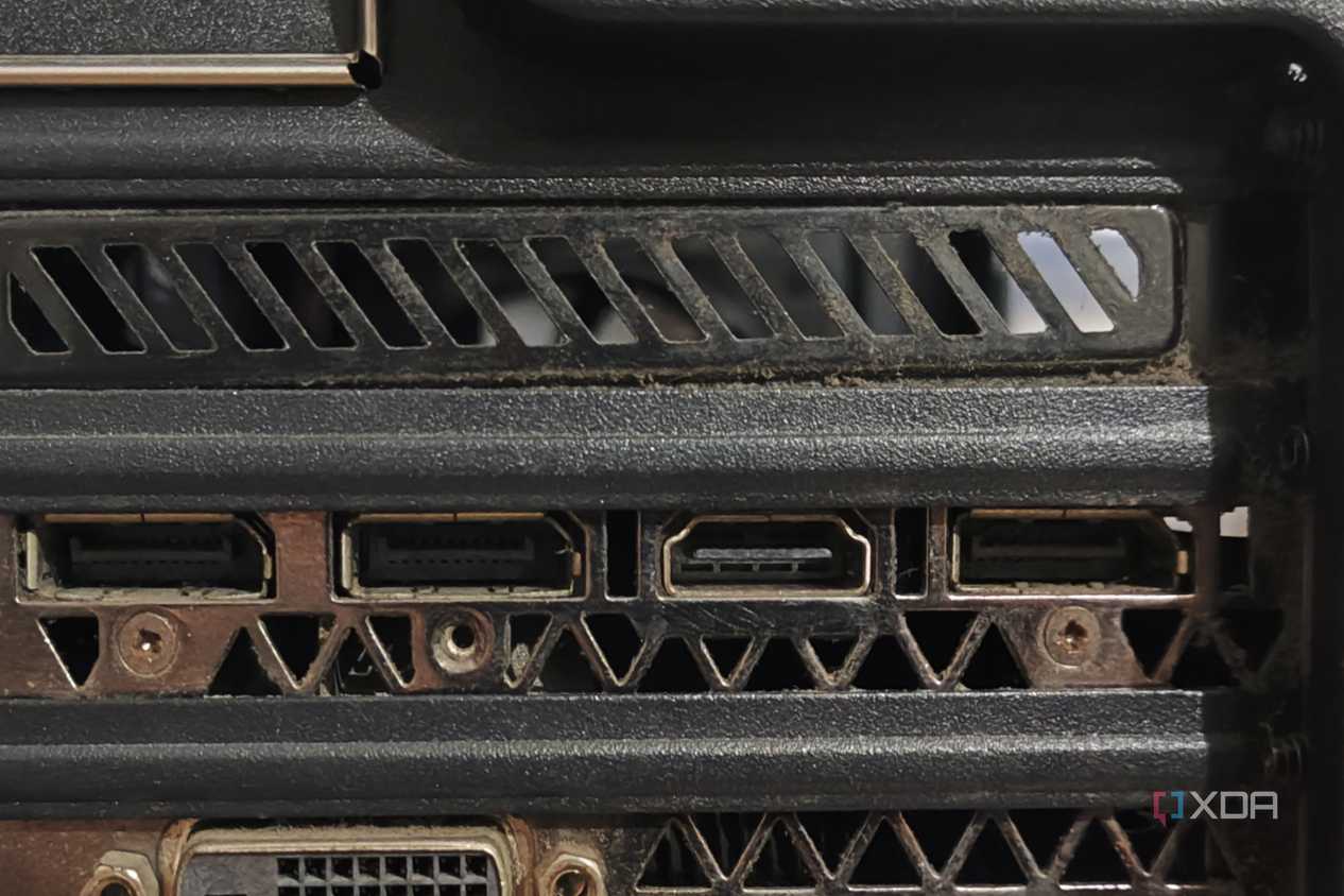 An image of the HDMI and DisplayPort connections of the GTX 1080: Founder's Edition