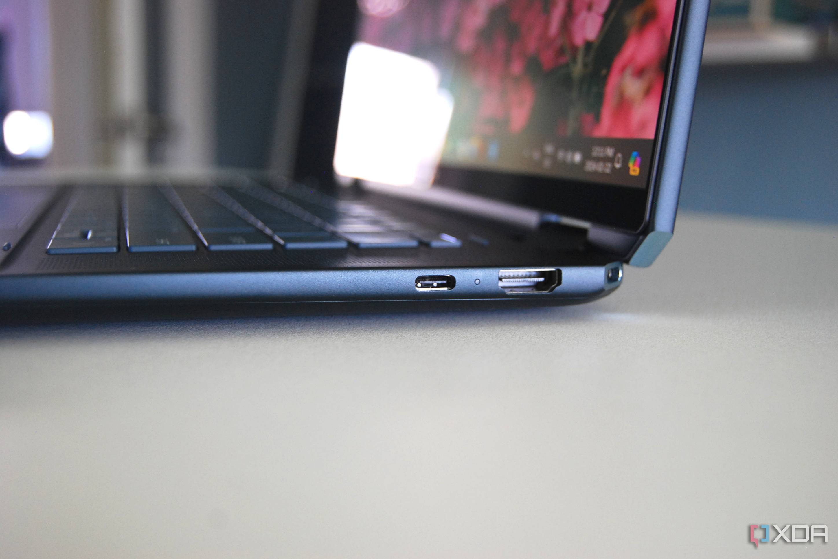 HP Spectre x360 16 (2024) right ports