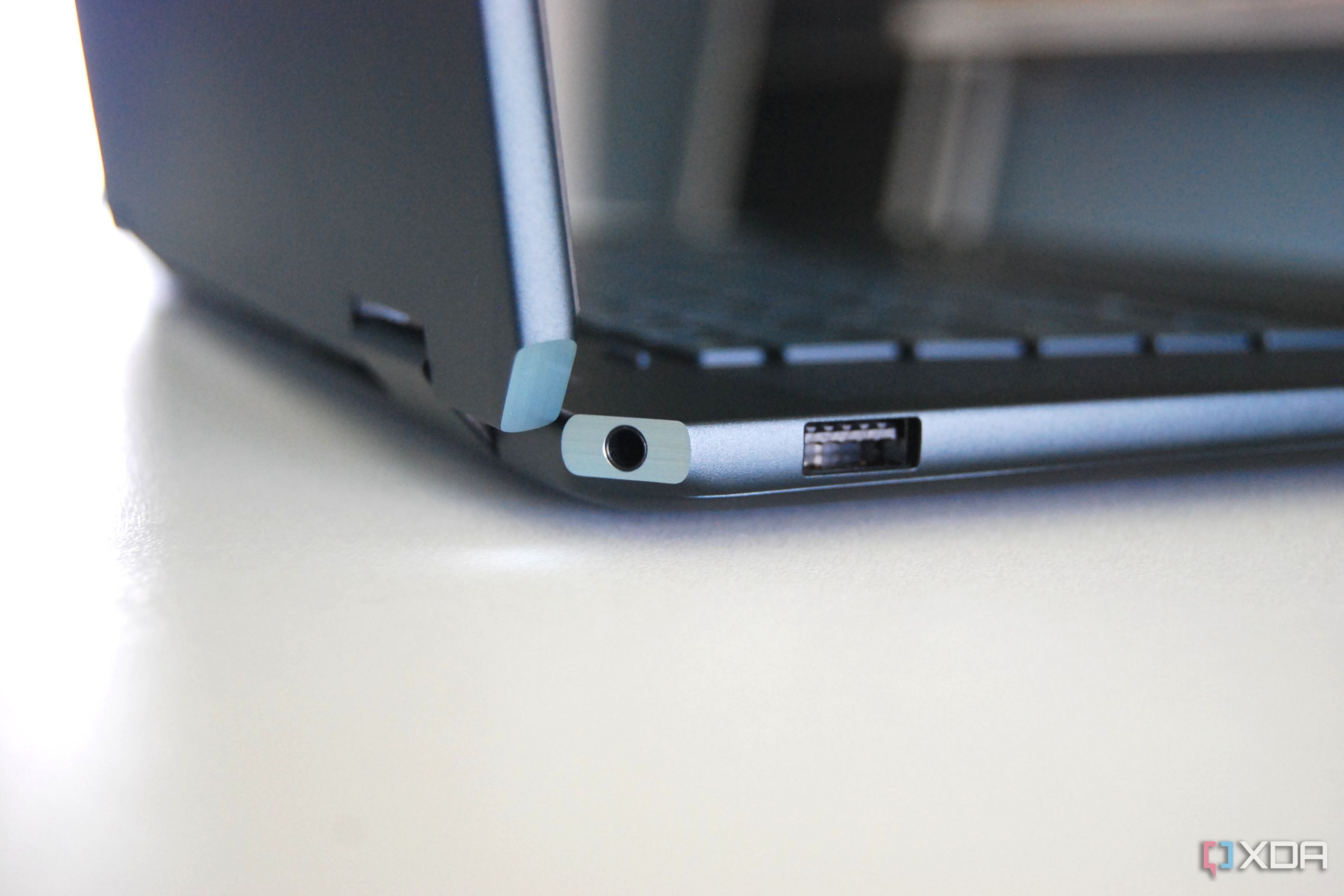 HP Spectre x360 16 (2024) angled port