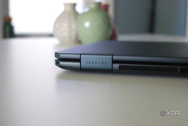HP Spectre x360 16 (2024) hinge with logo