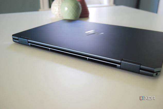 HP Spectre x360 16 (2024) exhaust on back edge