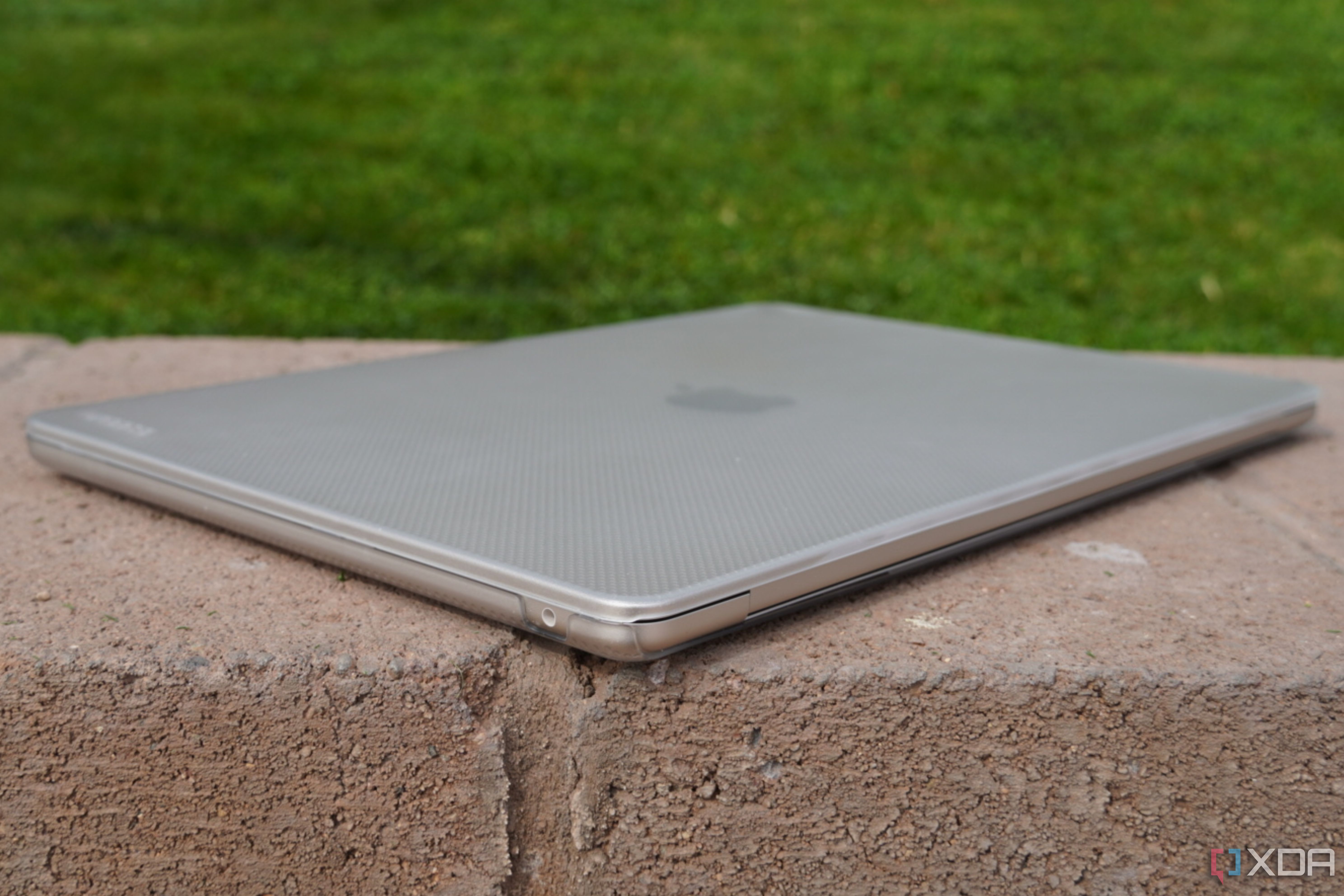 Incase Dots Hardshell Case for MacBook Air review: Light