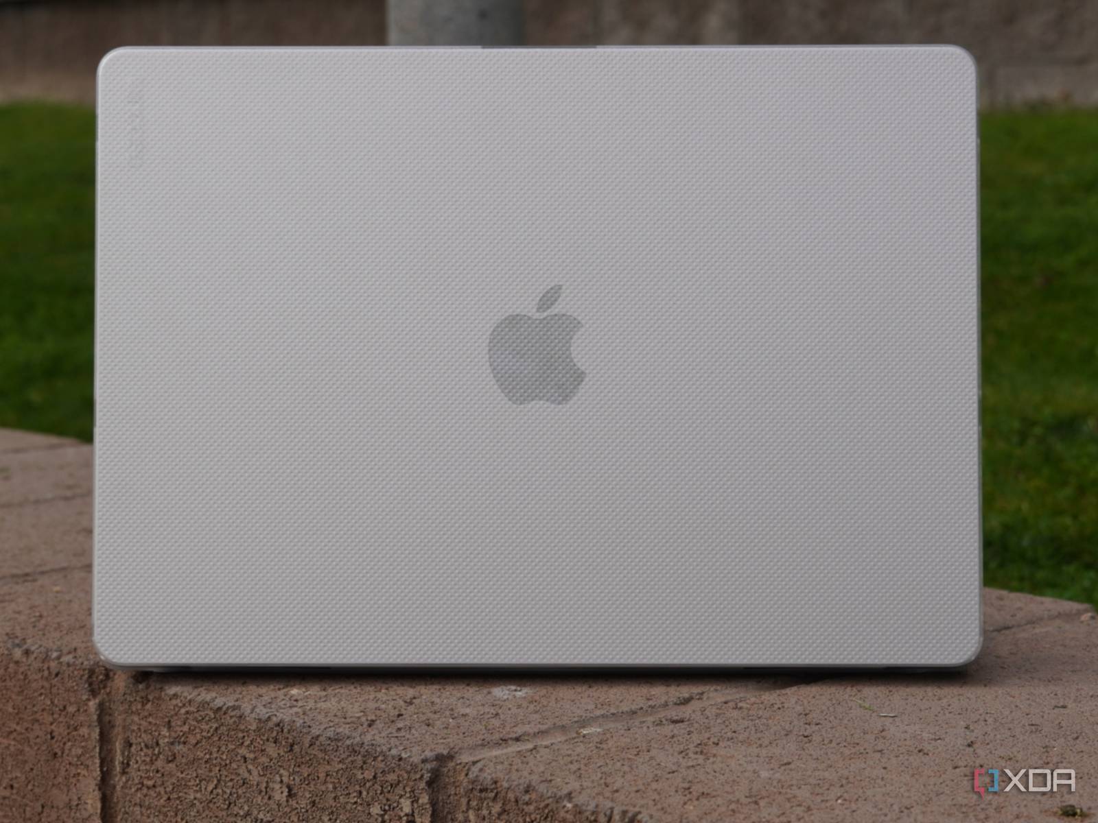 Incase Dots Hardshell Case for MacBook Air review: Light 