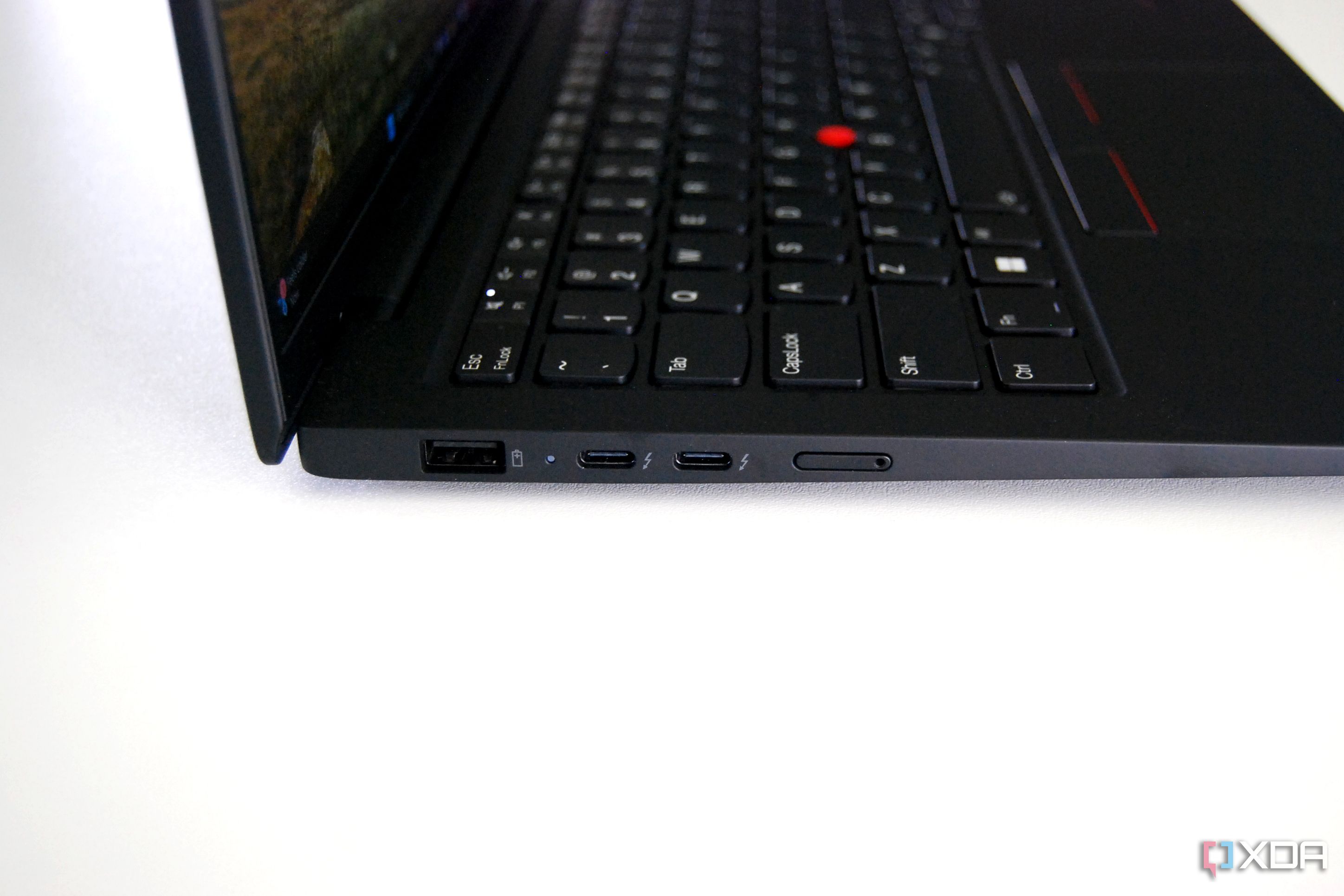 Lenovo ThinkPad X1 Carbon (Gen 12) left ports