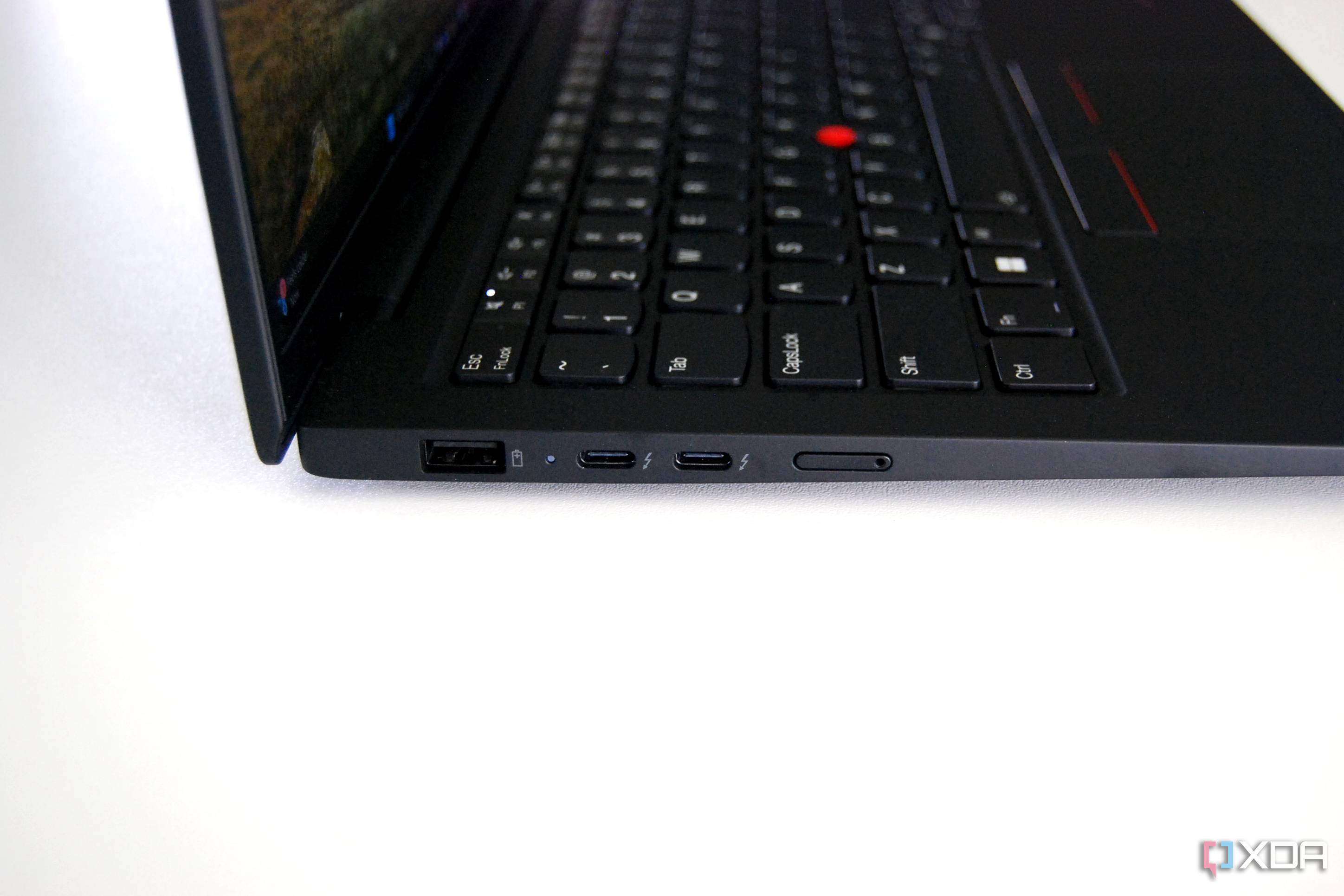 Lenovo ThinkPad X1 Carbon (Gen 12) left ports