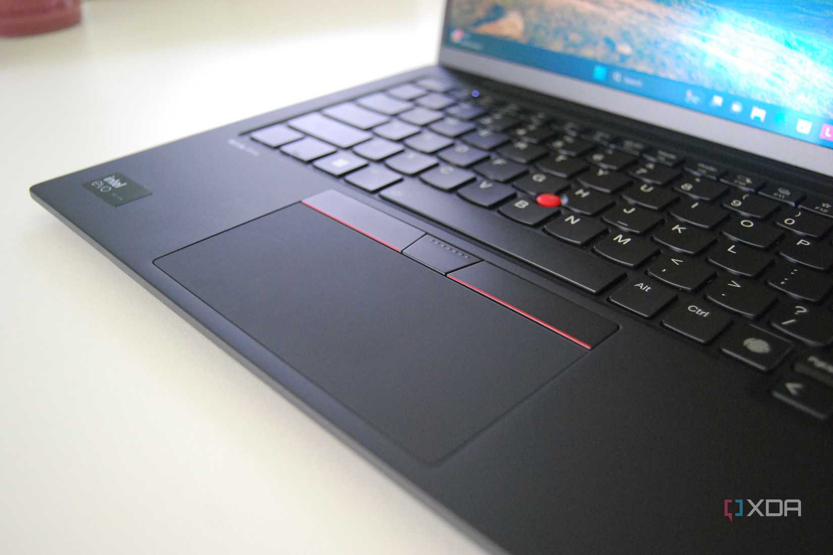 Lenovo ThinkPad T14 Gen 5 vs ThinkPad X1 Carbon Gen 12: Which should ...