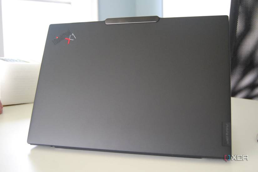 Lenovo ThinkPad X1 Carbon (Gen 12) lid finish