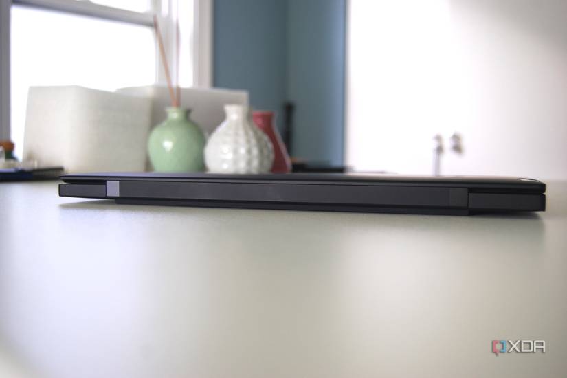 Lenovo ThinkPad X1 Carbon (Gen 12) hinge
