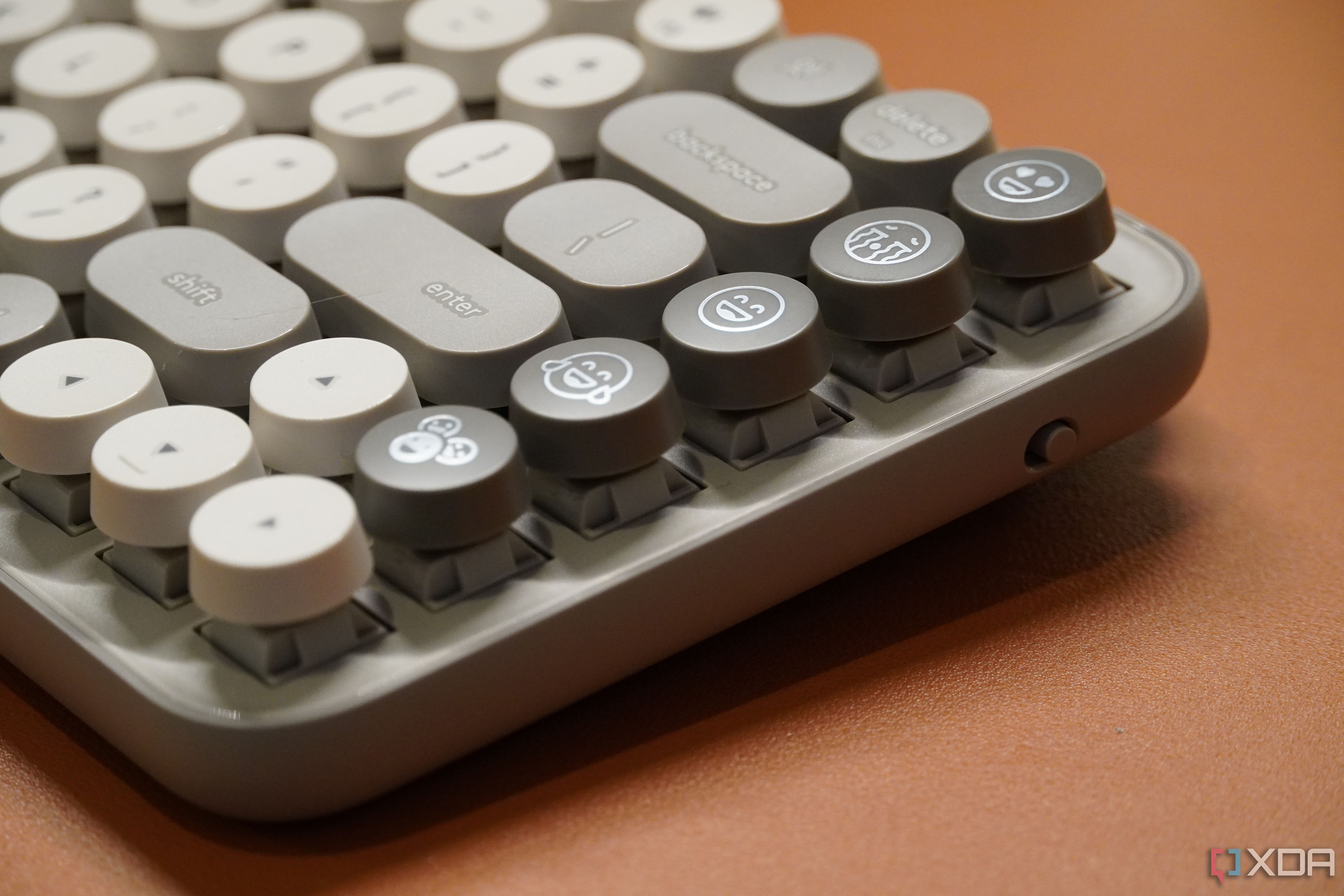 Logitech-Pop-Keys-12