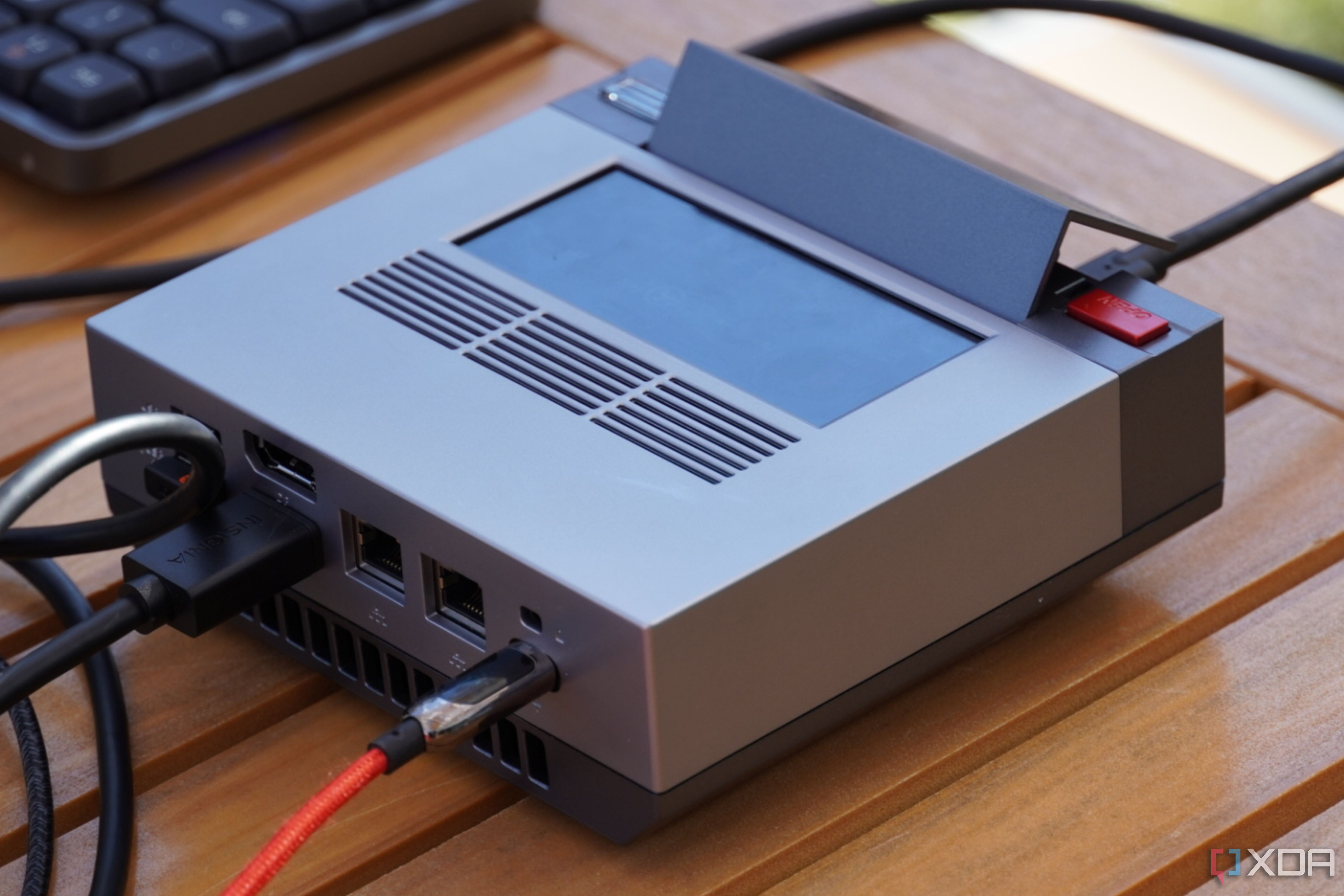 レトロミニPC Ayaneo AM02 16GB/1TB AYANEO、「Ryzen 7 8845HS」を搭載したレトロデザインPC「Retro