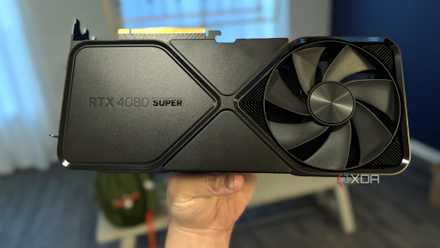 nvidia geforce rtx 4080 super fe கையடக்க அறையில் உள்ளது