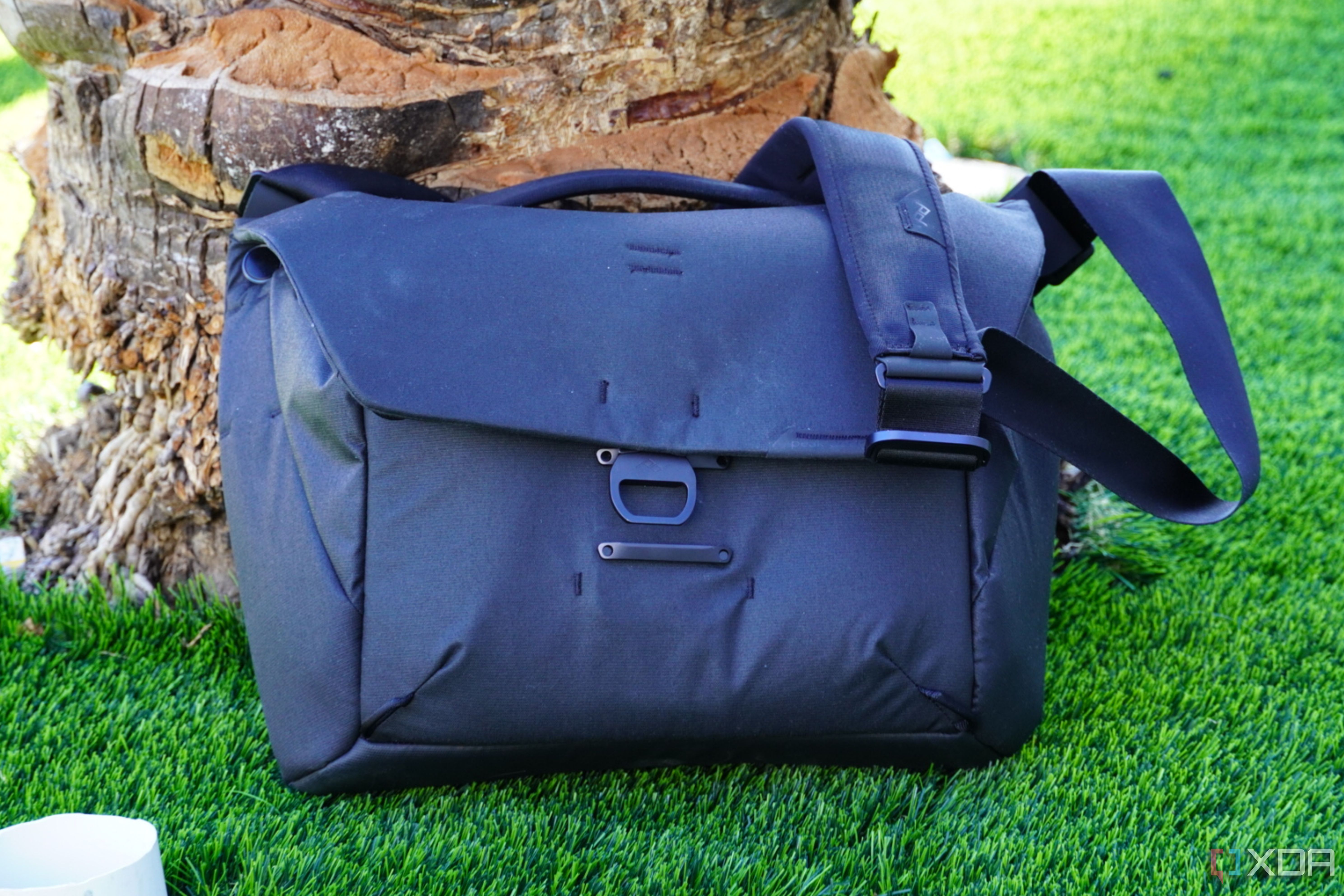 Peak Design Everyday Messenger review: A messenger bag for
