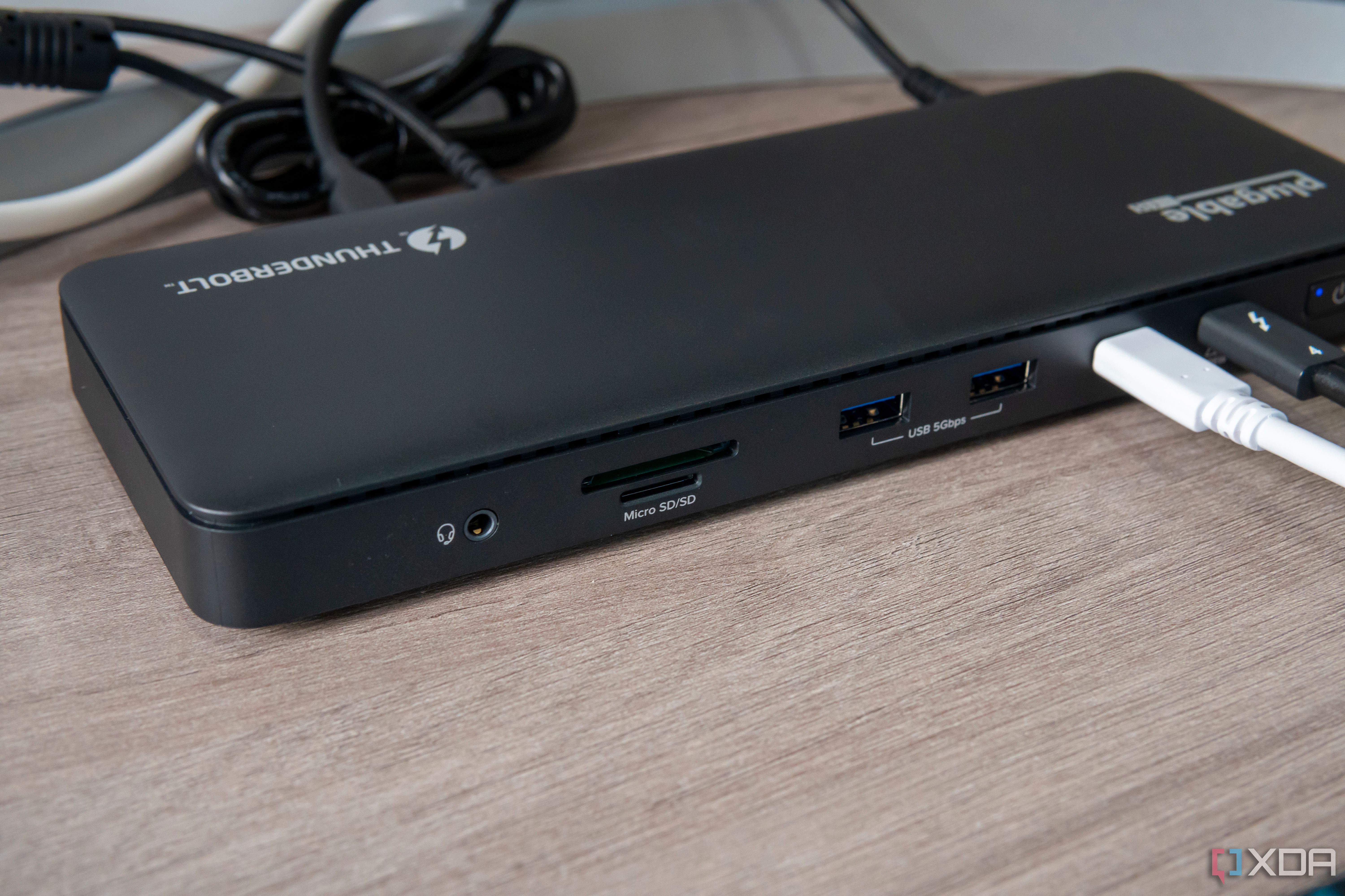 Close-up of the ports on the front of the Plugable TBT4-UD5