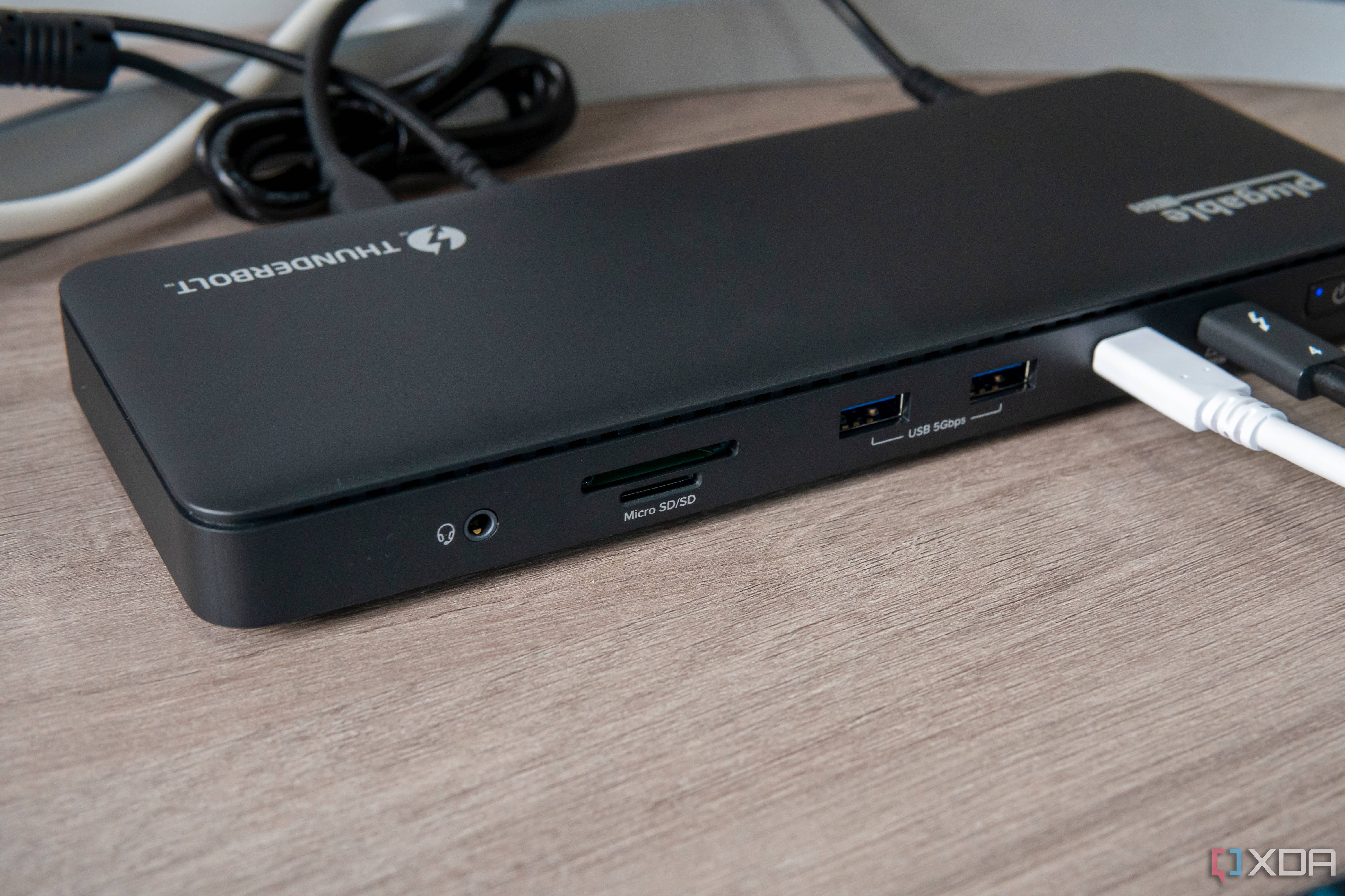 Close-up of the ports on the front of the Plugable TBT4-UD5