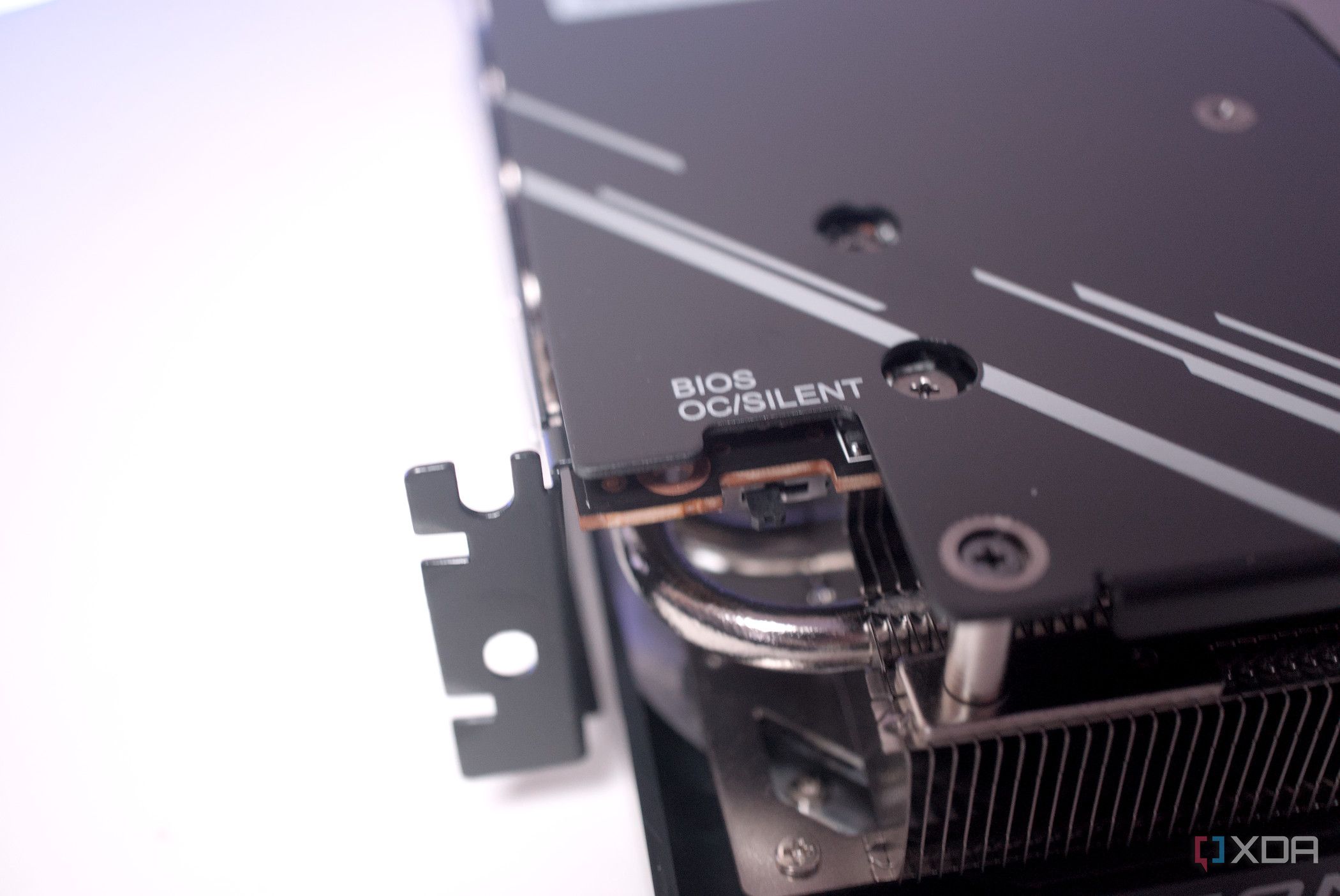 powercolor-hellhound-radeon-rx-7900-gre-bios-switch