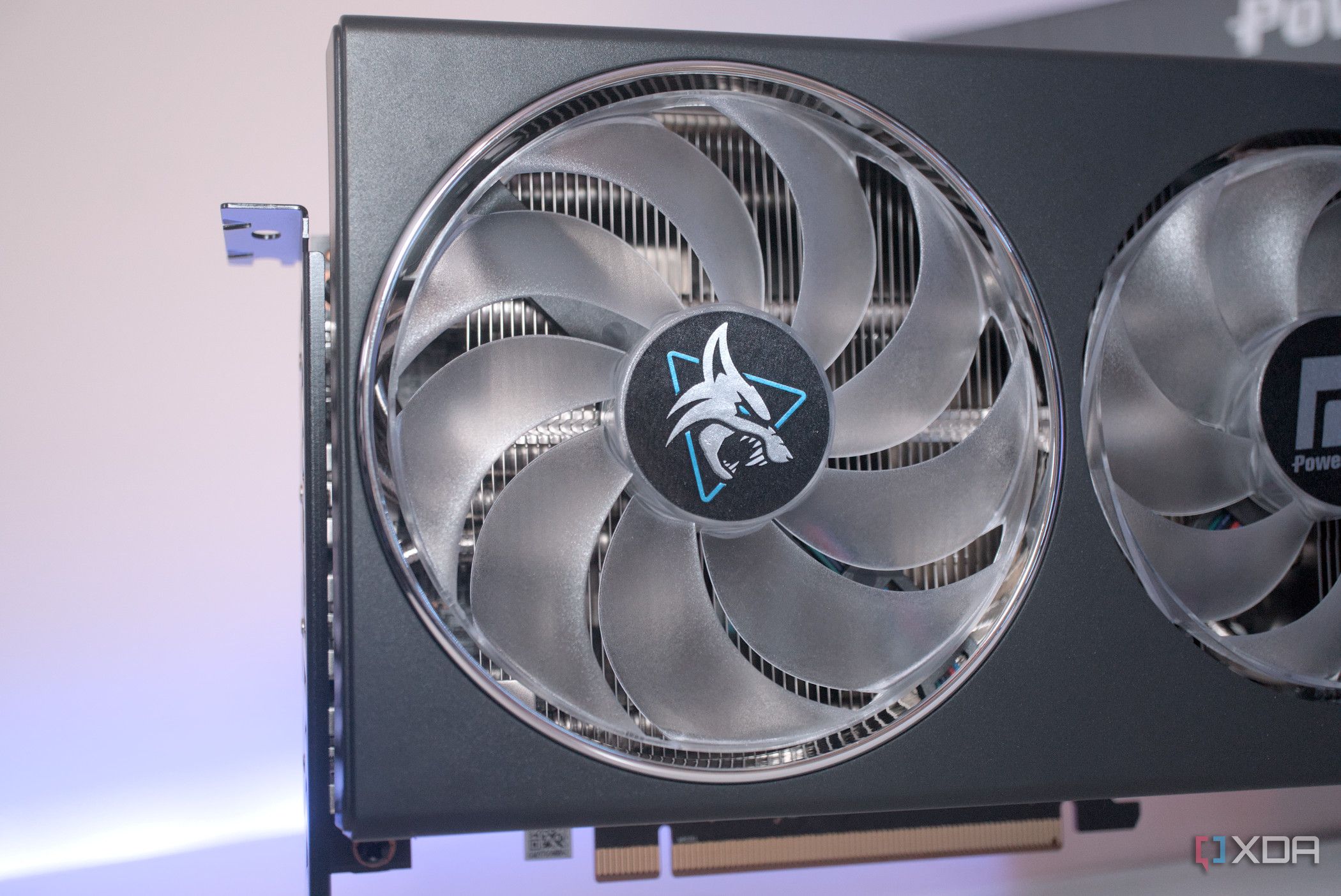 PowerColor Hellhound Radeon RX 7900 GRE fan