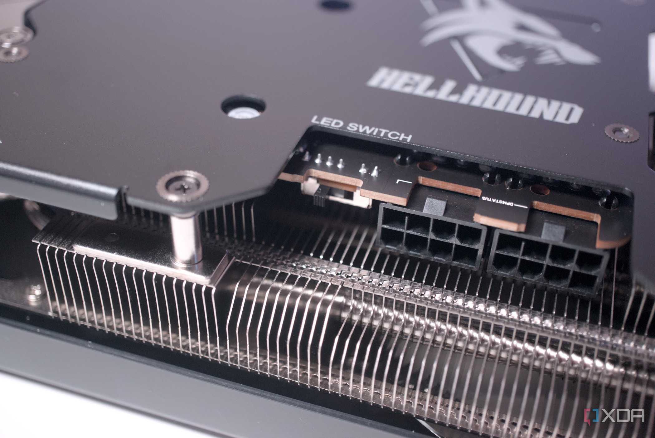 PowerColor Hellhound Radeon RX 7900 GRE LED switch