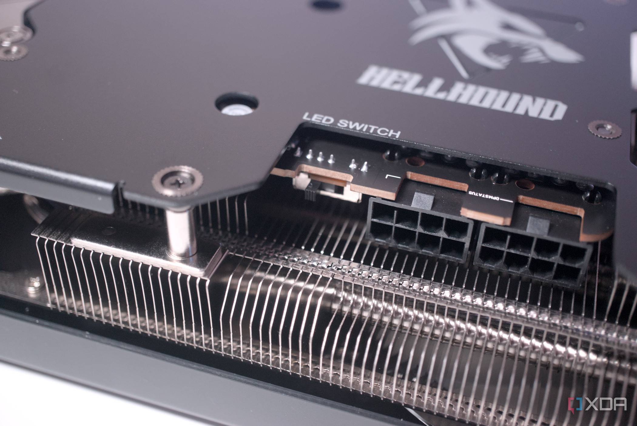 PowerColor Hellhound Radeon RX 7900 GRE LED switch