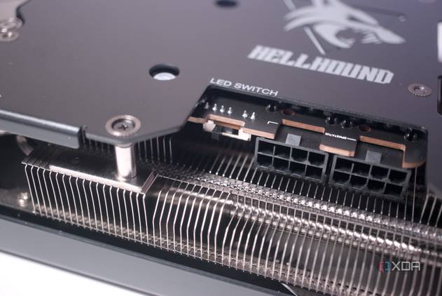 PowerColor Hellhound Radeon RX 7900 GRE LED switch