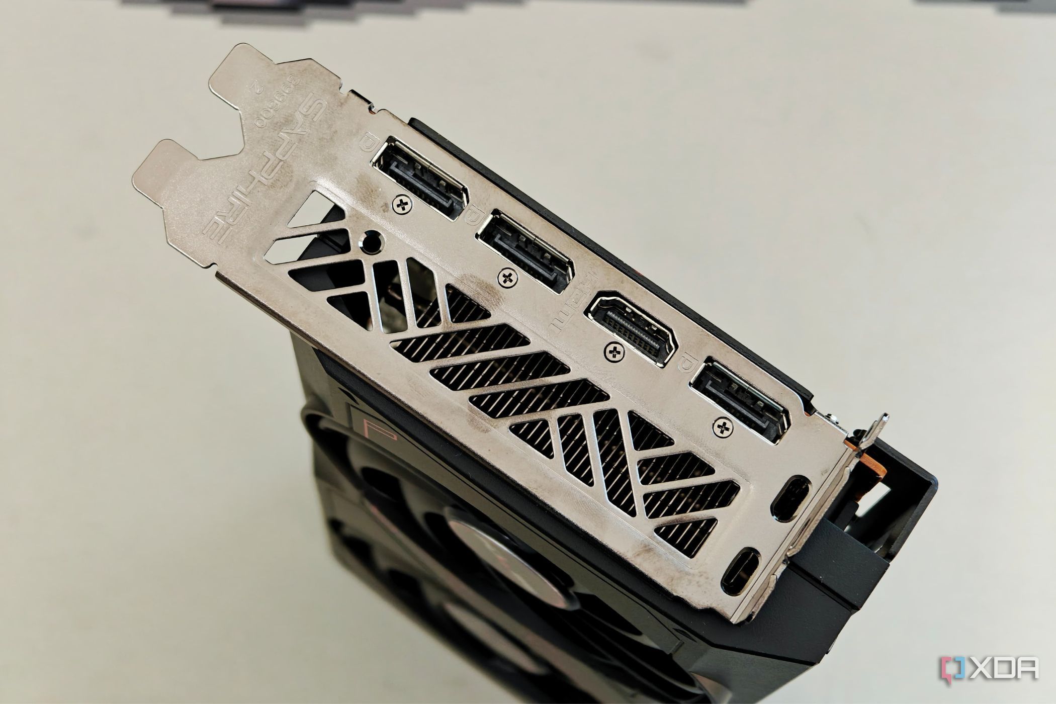 An image showing the IO panel of the Sapphire Radeon RX 7600 Pulse OC GPU.