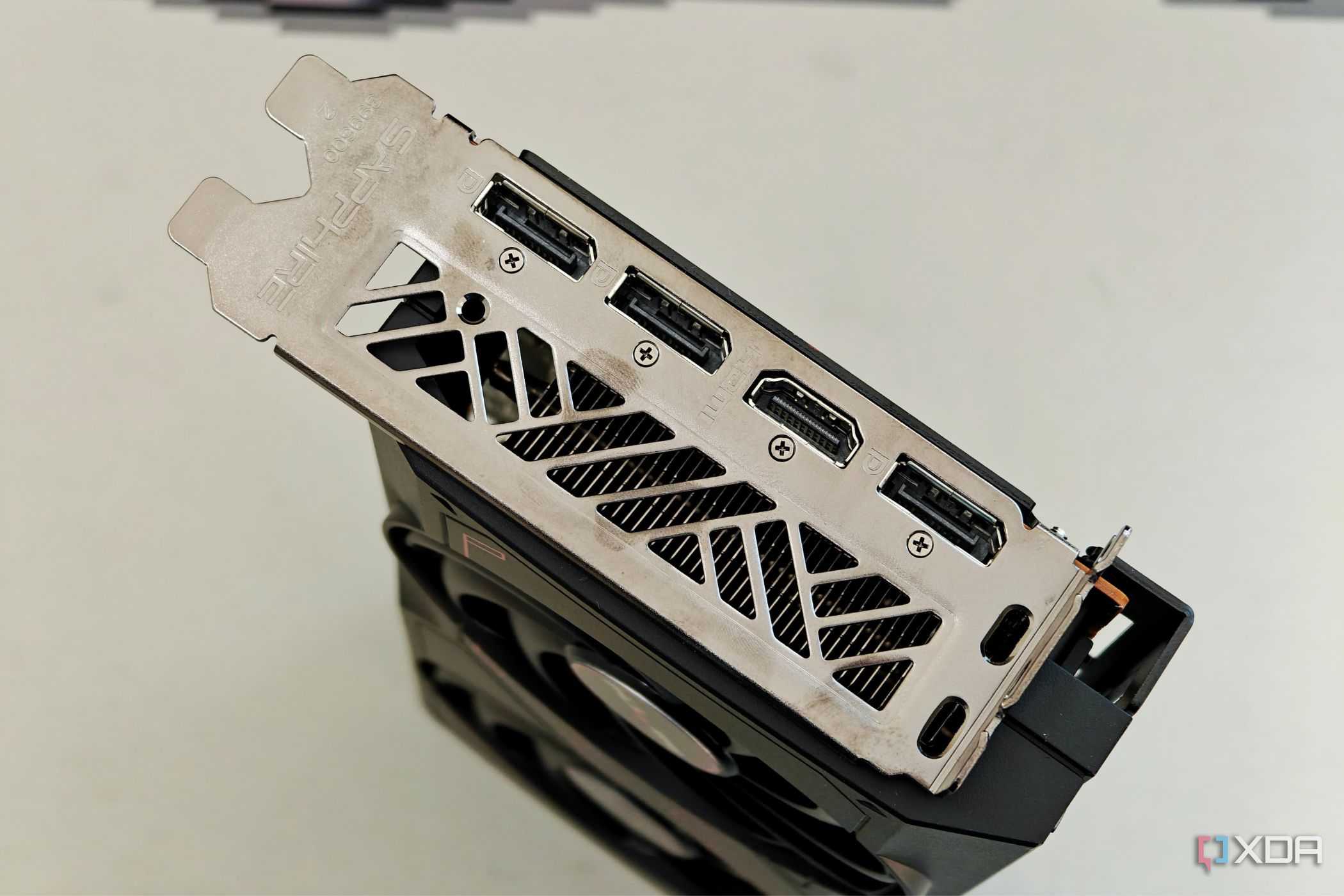 An image showing the IO panel of the Sapphire Radeon RX 7600 Pulse OC GPU.