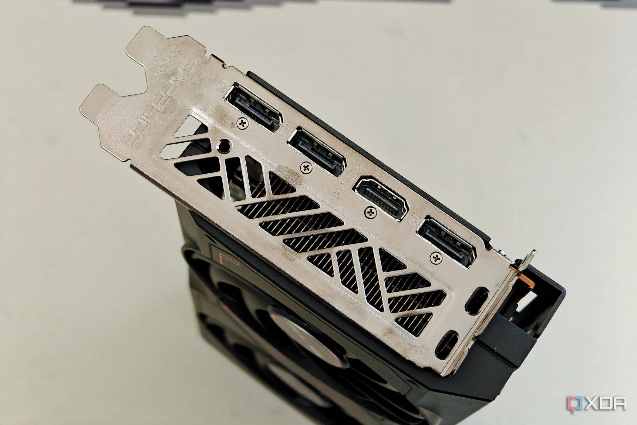 An image showing the IO panel of the Sapphire Radeon RX 7600 Pulse OC GPU.