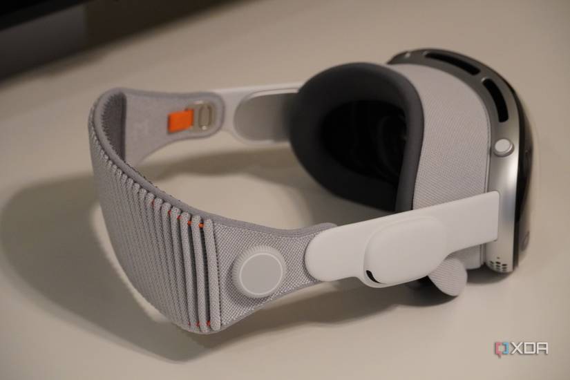 The strap and light seal on Apple Vision Pro.
