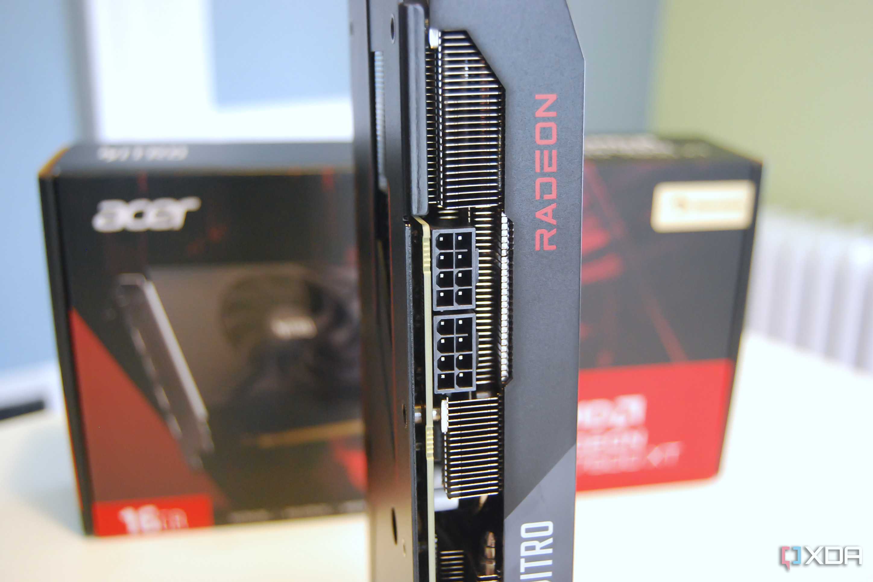 Acer Nitro Radeon RX 7600 XT OC power connectors