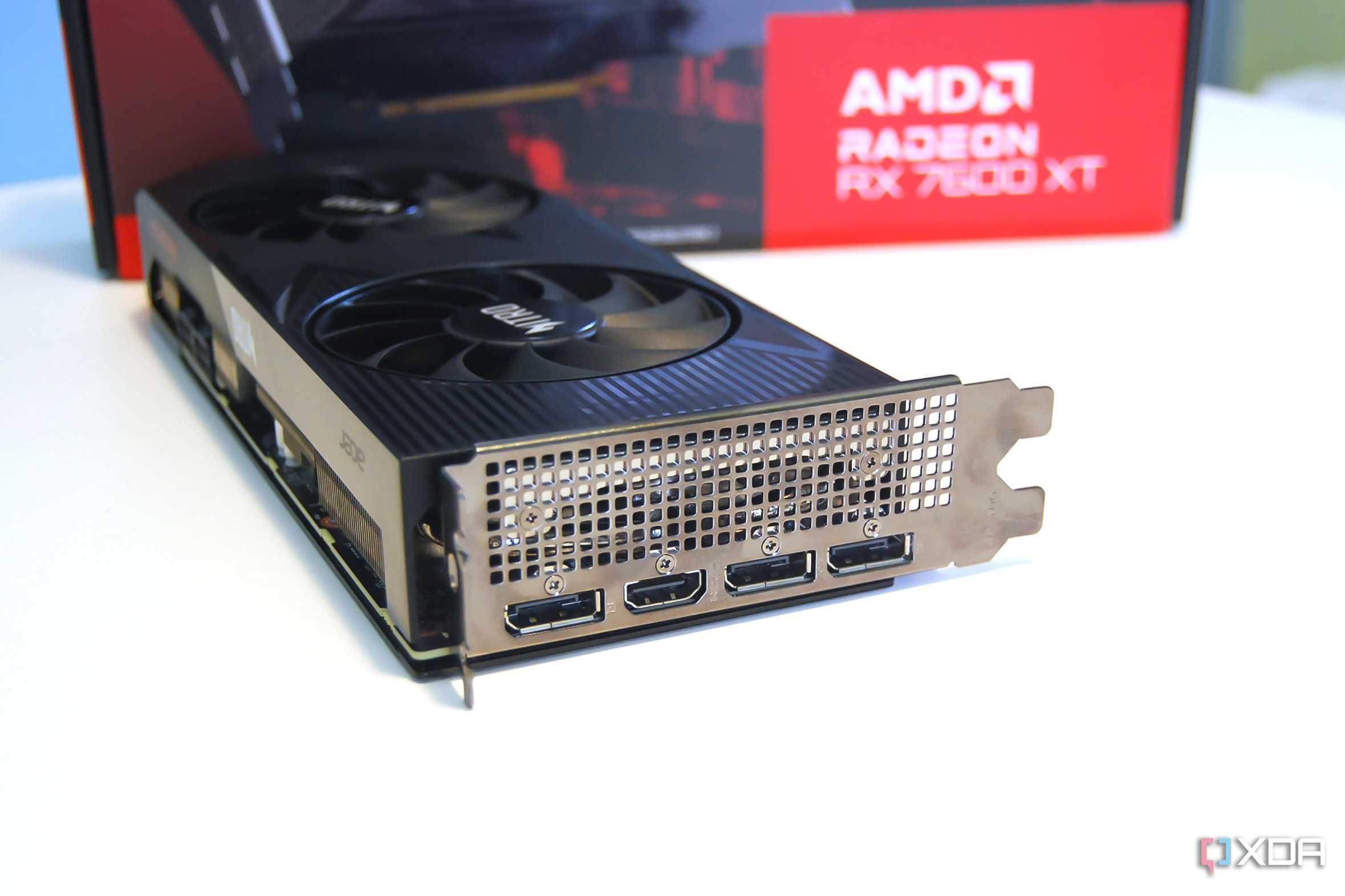 Acer Nitro Radeon RX 7600 XT OC I/O plate