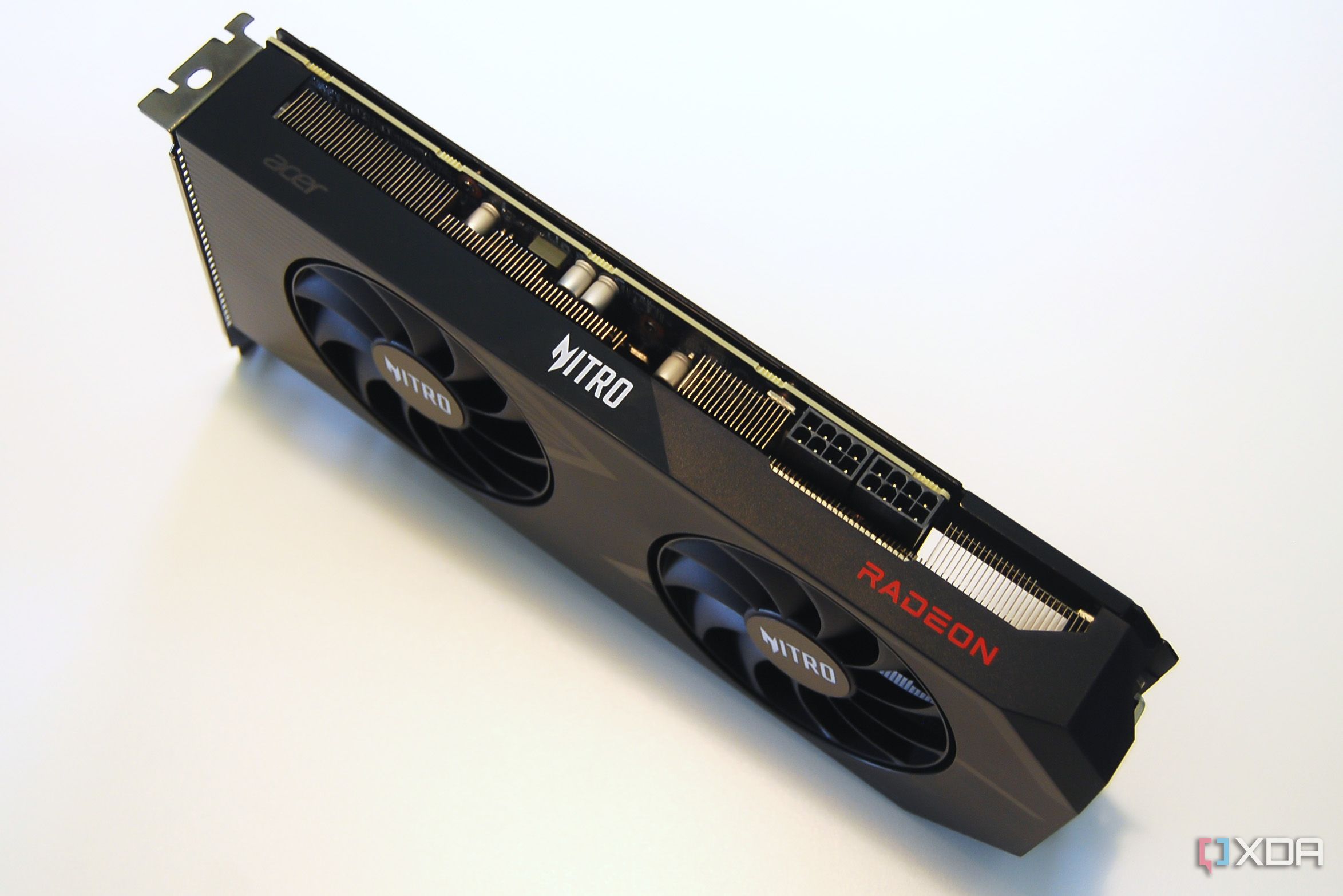 Acer Nitro Radeon RX 7600 XT OC side branding