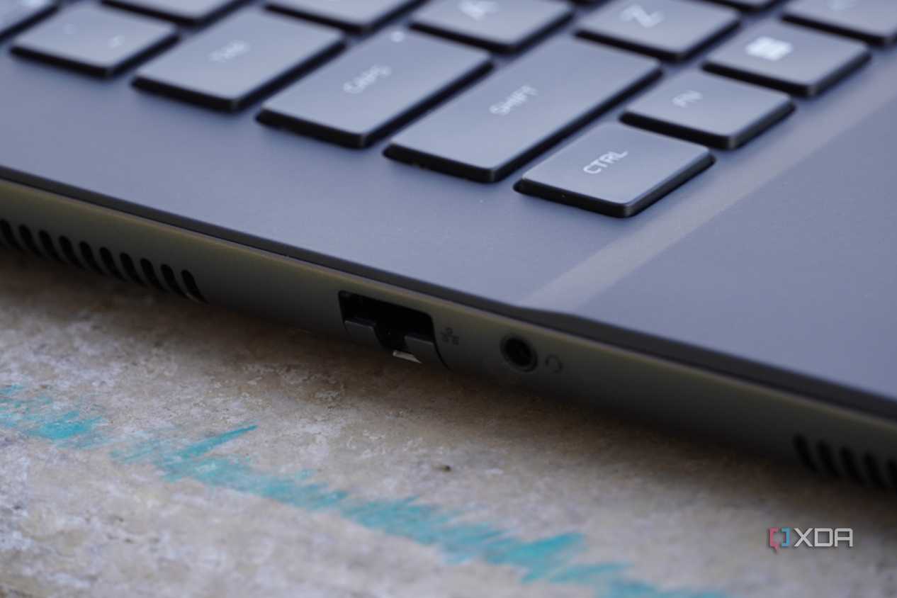 Ethernet and headphone jacks on the m16 R2.