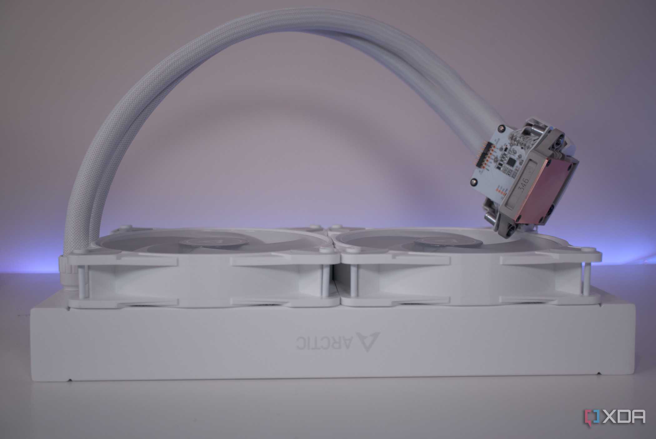 Arctic Liquid Freezer III 280 A-RGB side