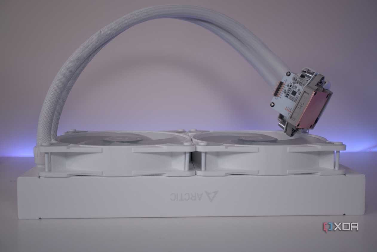 Arctic Liquid Freezer III 280 A-RGB side