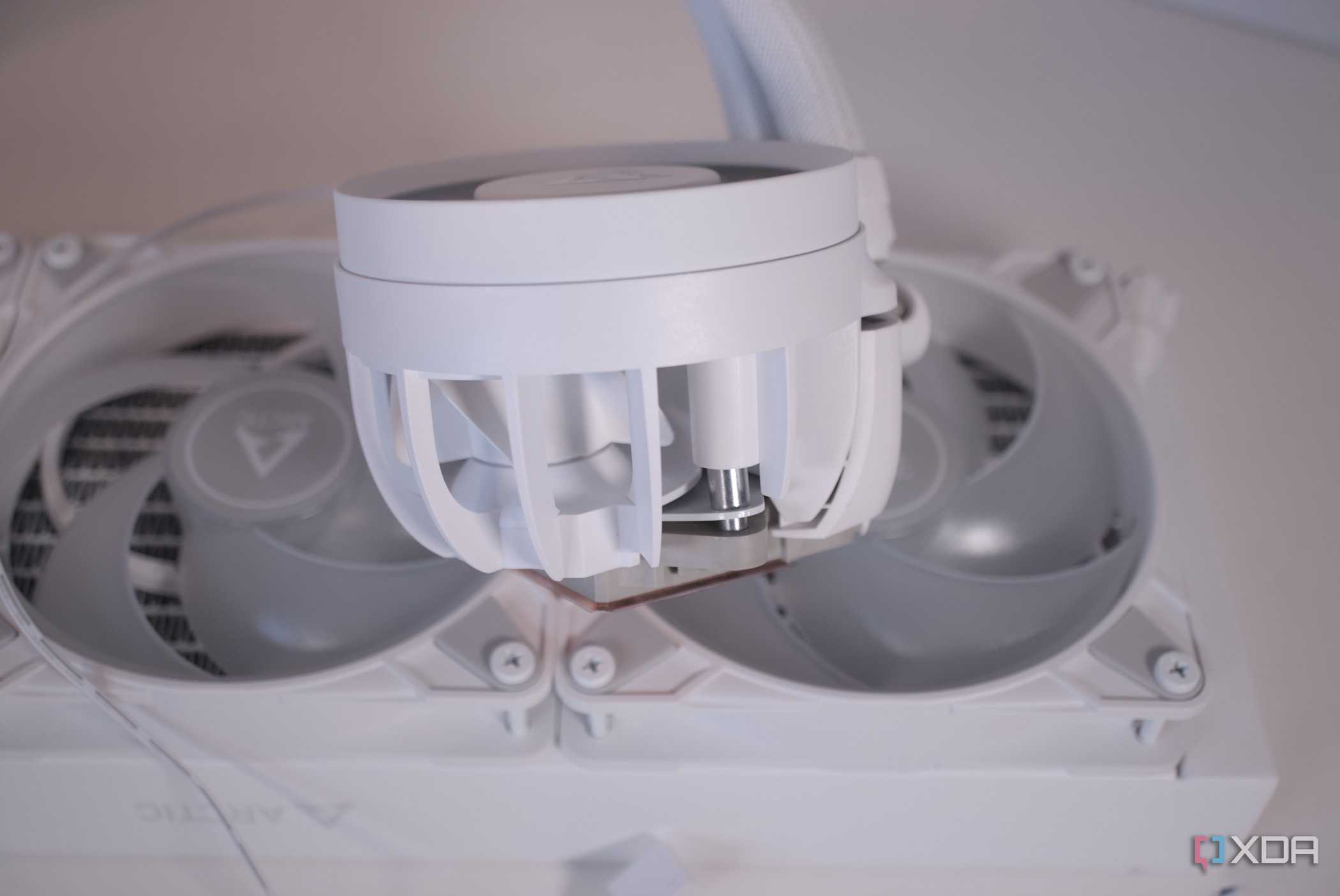 Arctic Liquid Freezer III 360 A-RGB cap installed