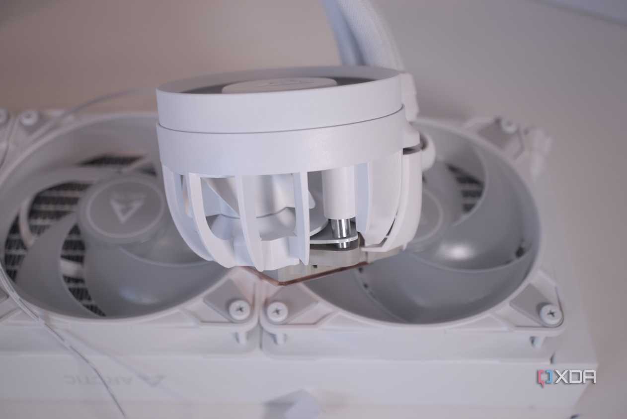 Arctic Liquid Freezer III 360 A-RGB cap installed