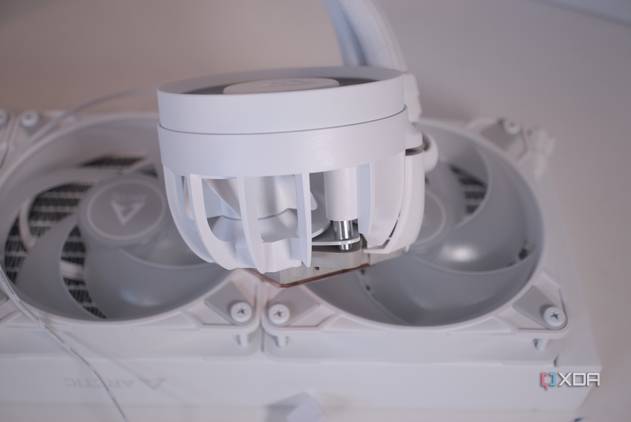 Arctic Liquid Freezer III 360 A-RGB cap installed