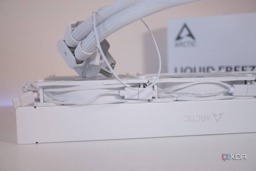 Side view of the Arctic Liquid Freezer III 360 A-RGB