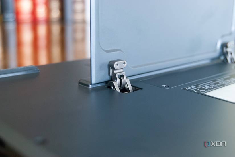 Asus Zenbook Duo (2024) stand hinge