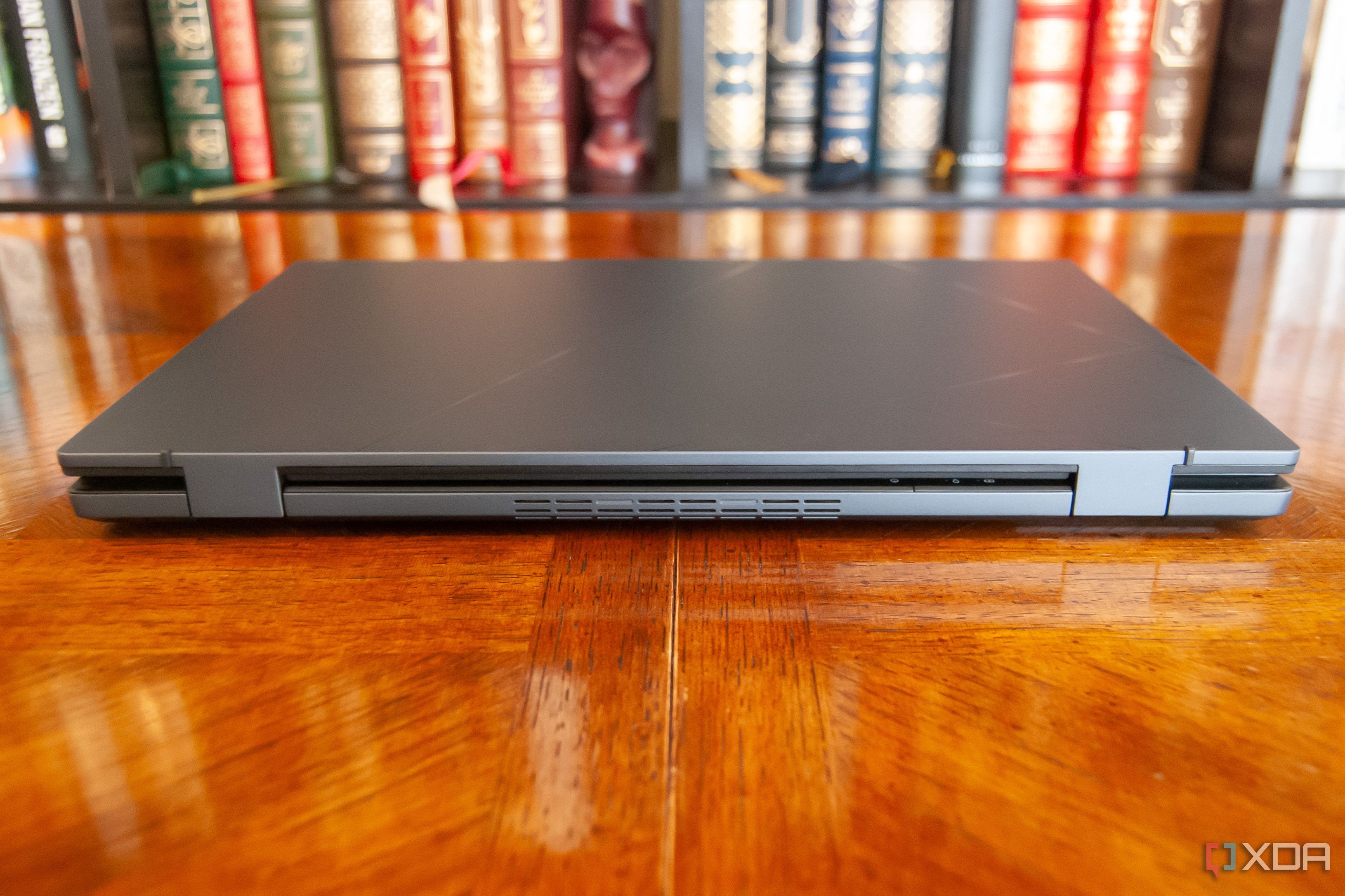 Asus Zenbook Duo (2024) hinges and back edge