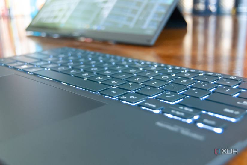 Asus Zenbook Duo (2024) keyboard backlight