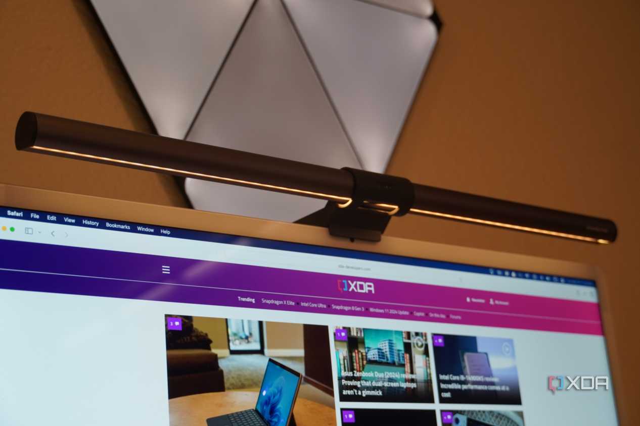 The light coming down from the BenQ ScreenBar Halo.