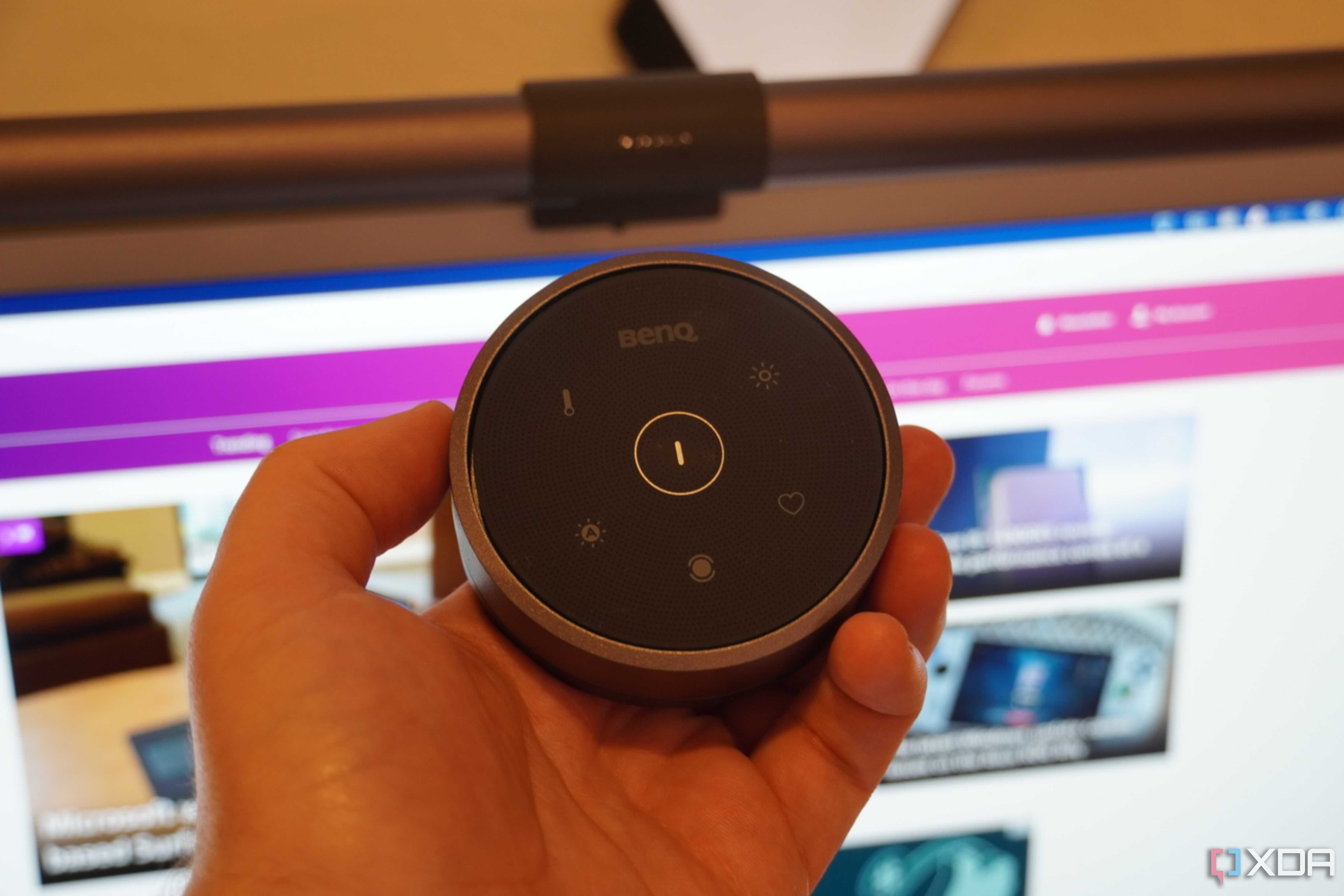 The BenQ ScreenBar Halo adjustment dial.