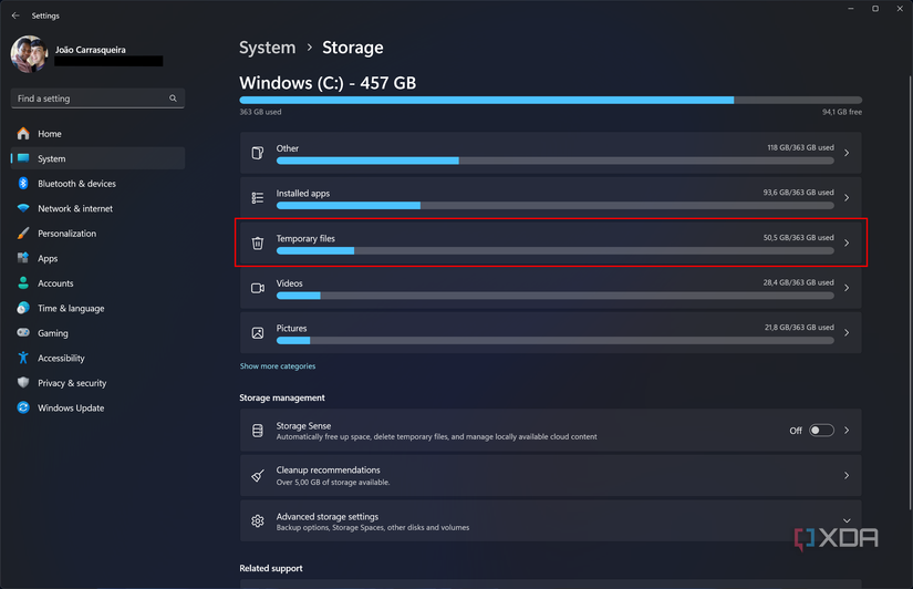 Screenshot of storage settings in Windows 11 with temporary files button highlighted